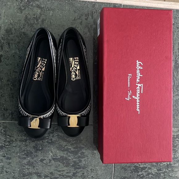 Salvatore Ferragamo Varina Ballet Flat - Picture 4 of 5